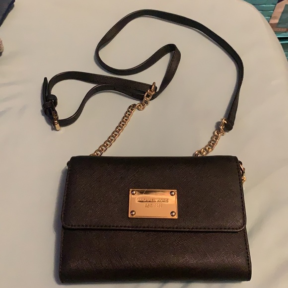 Mk crossbody bag small still in a good condition - Picture 6 of 6